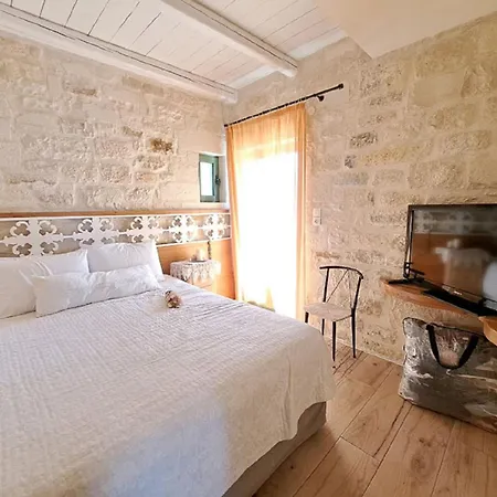 Apollo - Saint George's Retreat Village