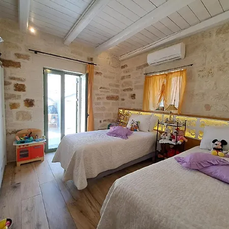 Villa Apollo - Saint George's Retreat Village